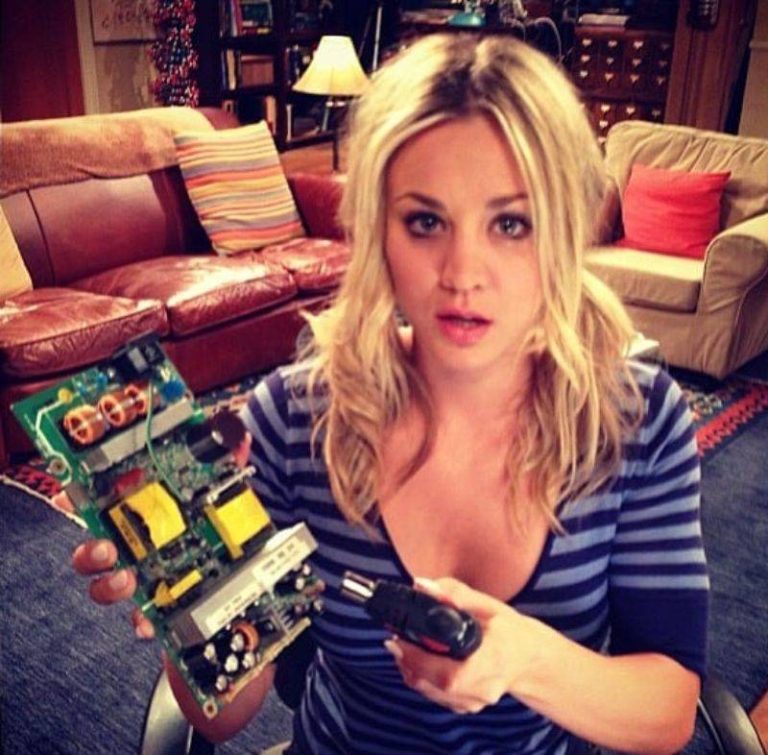 15 Rarely-Seen Photos Of Kaley Cuoco Behind The Scenes Of The Big Bang ...